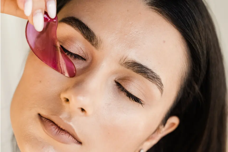 Behandelingen en producten om rimpels rondom het oog te verminderen - Luna Holistic